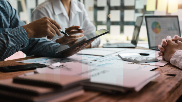 How to evaluate healthcare contract management software and choose the best solution