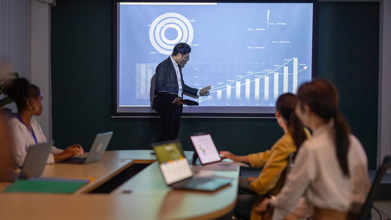 How should a health center Board evaluate its own performance, and what practical ways can it use to identify and address governance weaknesses?